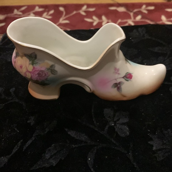 Beautiful vintage shoe with flowers 7 inches - Picture 3 of 8